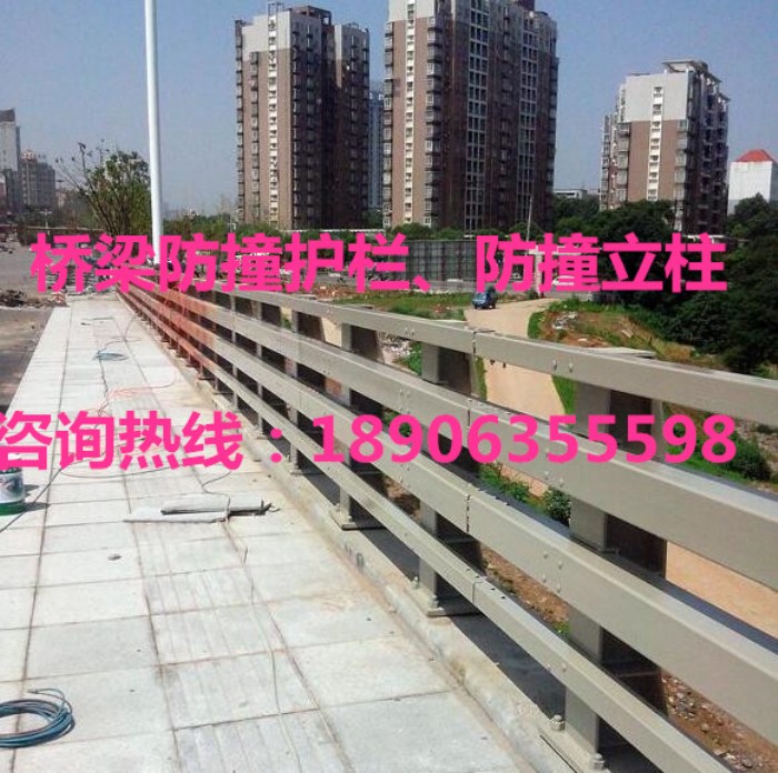 橋梁防撞護欄，防撞立柱